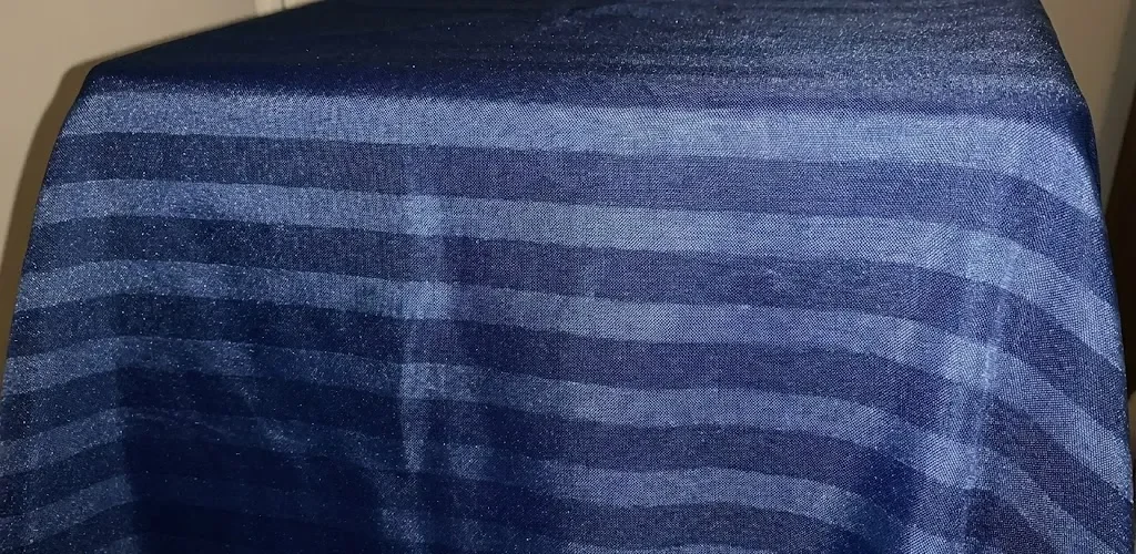 نسيج بوليستر - خطوط أفقية متكررة من درجات فاتحة وداكنة نسيج بوليستر - خطوط أفقية متكررة من درجات فاتحة وداكنة